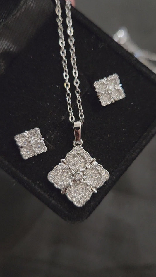 Van Cleef Pendant Set